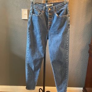 Leg’s Mom Jeans